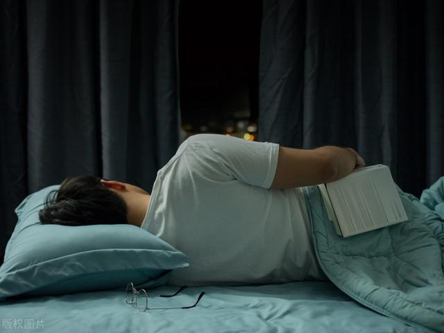每天最佳睡眠是几小时_8小时睡眠论或为错_睡眠时间短4小时就醒了