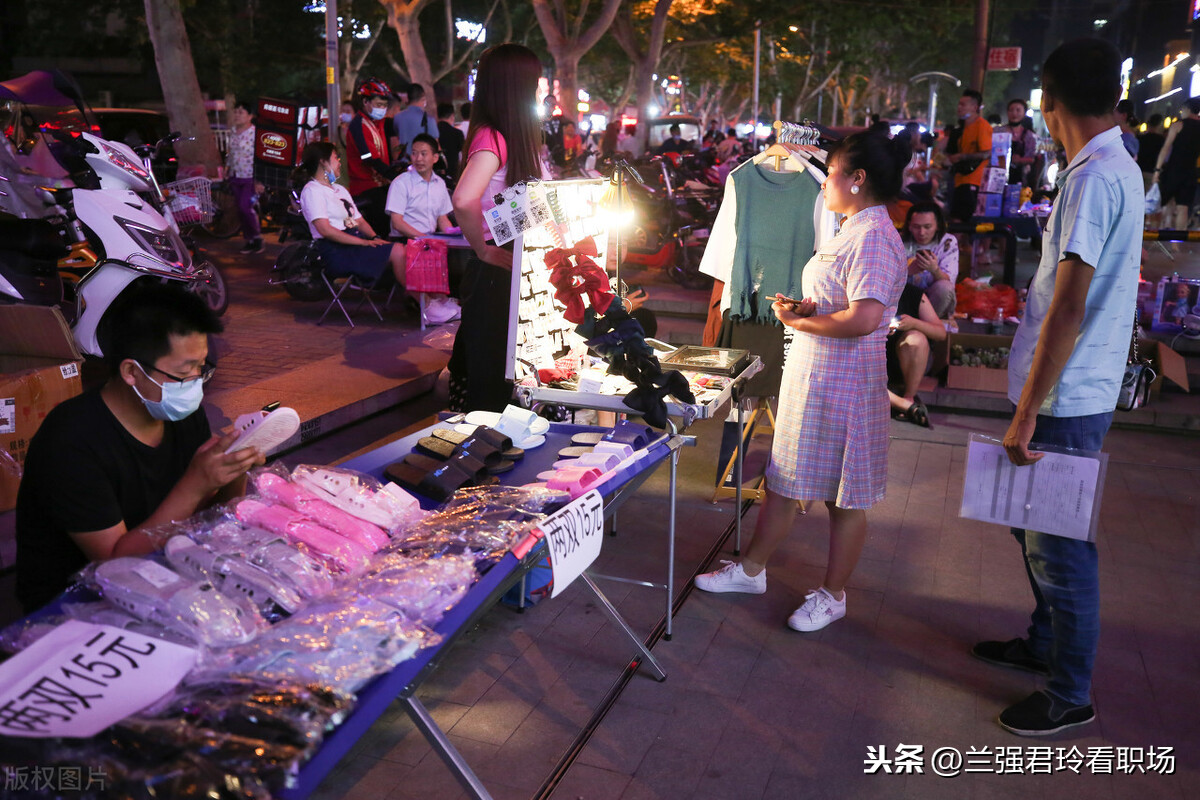 人应该趁着年轻去流浪_年轻人的地摊故事_吸引年轻人的地摊游戏