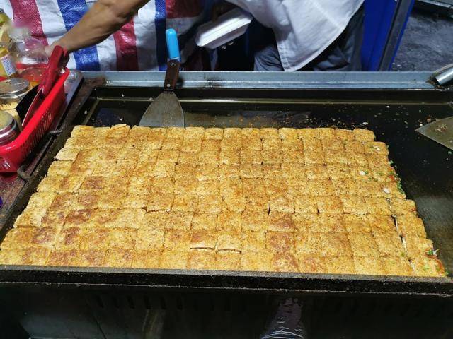 地摊餐饮创业故事_人永远是年轻_年轻人的地摊故事