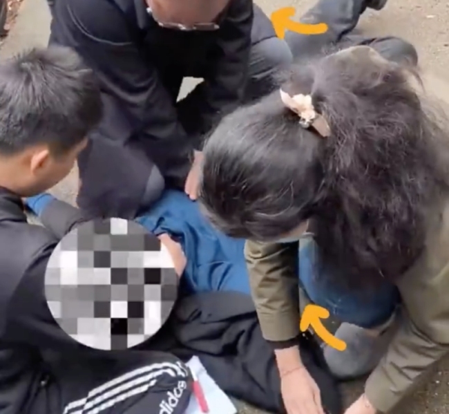 医生在湖南培训顺手救人：老人呼吸心跳骤停！