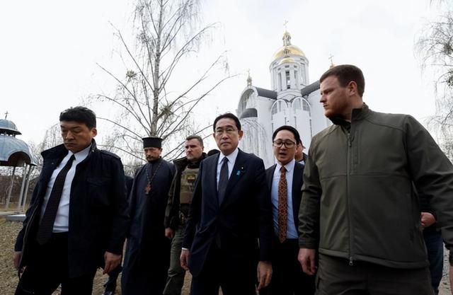 正统三国神突赵云好还是神突吕布好_三国领导人突访乌克兰_安倍访乌克兰站错位