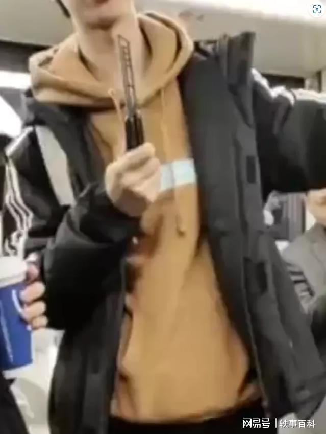 上海地铁内男子耍刀玩 怎么过的安检_陶瓷刀可以过安检吗_水乳可以过地铁安检吗