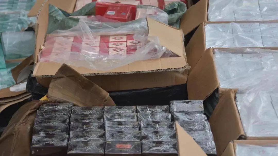 香烟漂浮魔术教学_曼塔海上漂浮酒店_渔民发现海上漂浮大量名牌香烟
