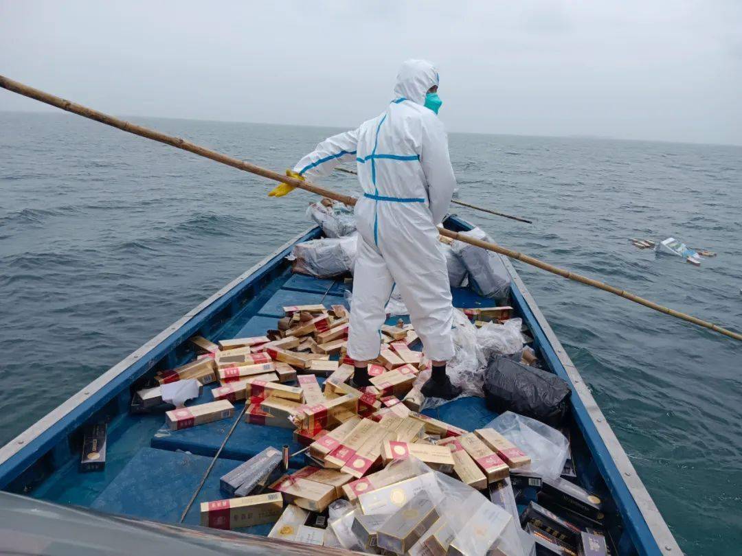 曼塔海上漂浮酒店_香烟漂浮魔术教学_渔民发现海上漂浮大量名牌香烟