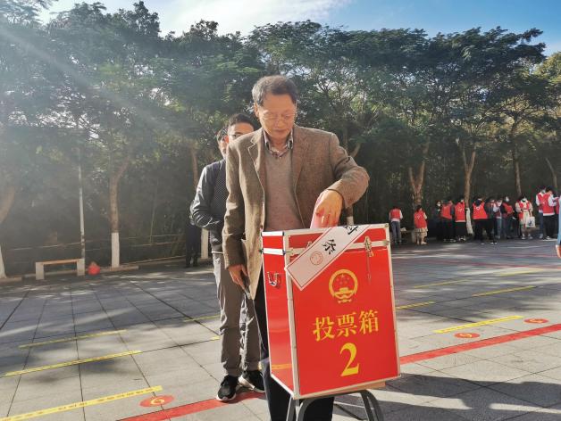 俄媒中国三代机发动机都不达标 歼20难成功_俄媒中国人崇拜普京_俄媒：拜登已押下最后的赌注