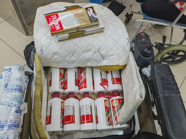 茅台53度白瓶黄瓶_双腿绑14瓶茅台入境_生孩子时双腿要绑住吗