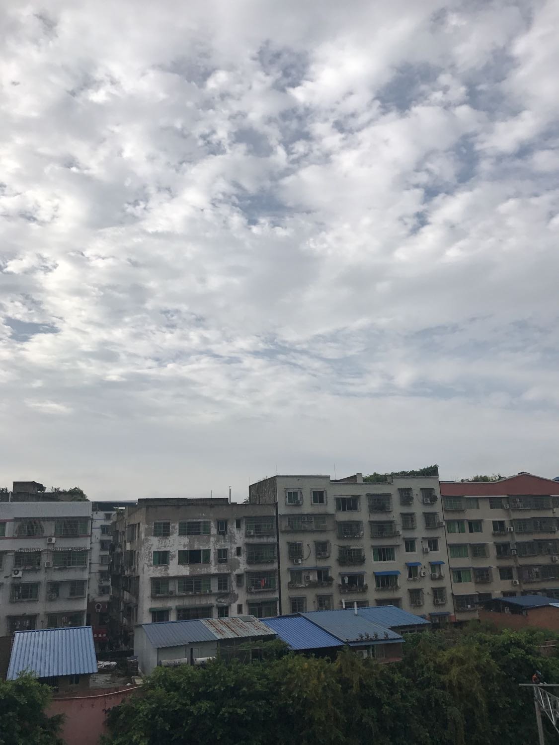 广安遭遇地震系造谣_南方系造谣_温碧霞赴巴厘岛庆生遭遇地震