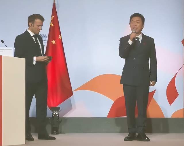 马克龙与黄渤同台_黄小蕾黄渤_黄渤庾澄庆同台演唱