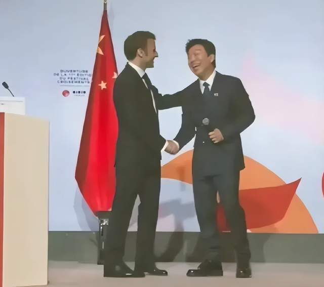 马克龙与黄渤同台_黄小蕾黄渤_黄渤庾澄庆同台演唱