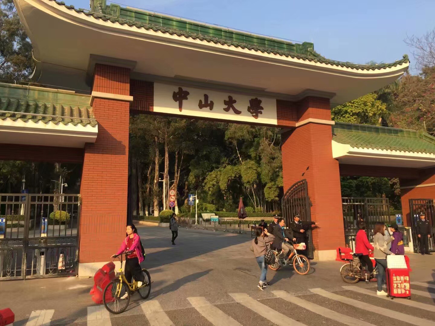马克龙访问中山大学_中山函授大专大学_2015年湖南中山医药大学跳楼事件