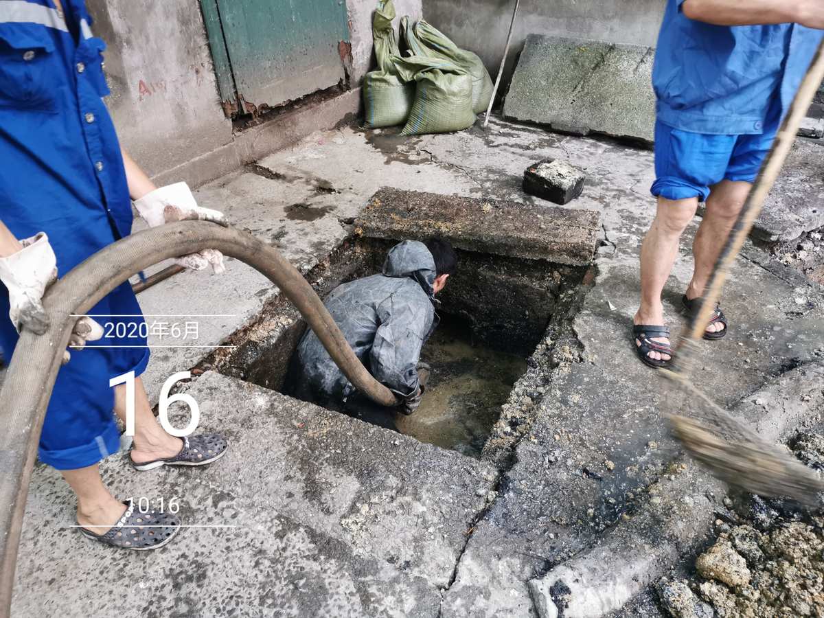 上海男童小区溺亡_重庆一小孩坠入小区内化粪池溺亡_福清城头小孩走失溺亡