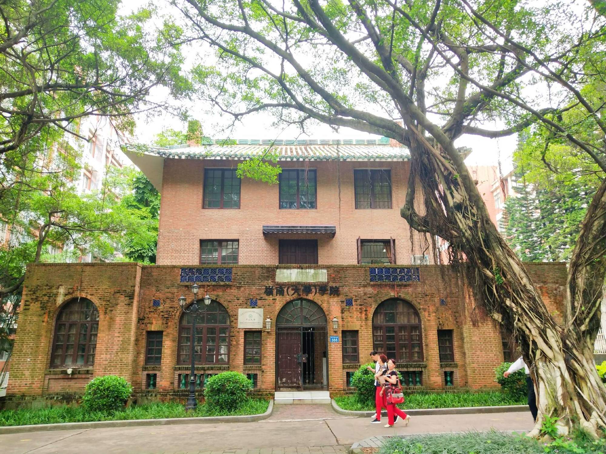 马克龙访问中山大学_中山自考本科大学_中山医药大学