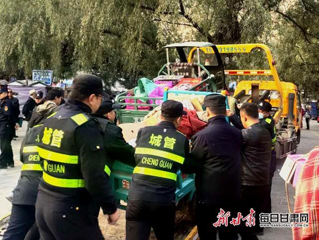 兰州“瓜农刺死城管”案4年后开庭_沈阳小贩刺死城管案终审死刑的分析_河南瓜农刺死城管判决