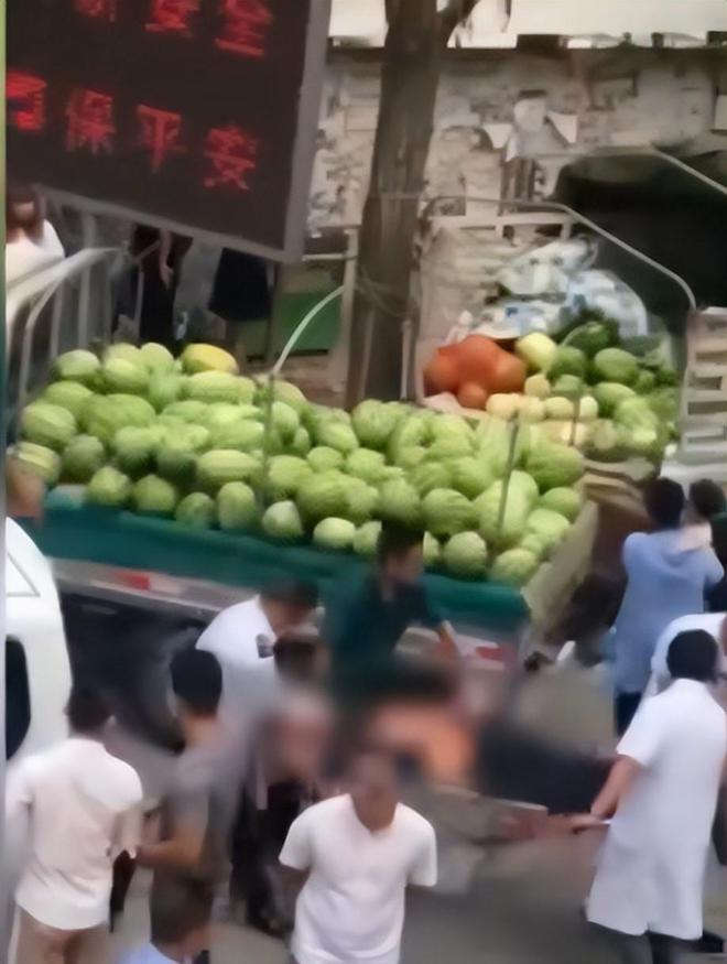 正阳县瓜贩刺死城管一案开庭_沈阳小贩刺死城管案判决_兰州“瓜农刺死城管”案4年后开庭