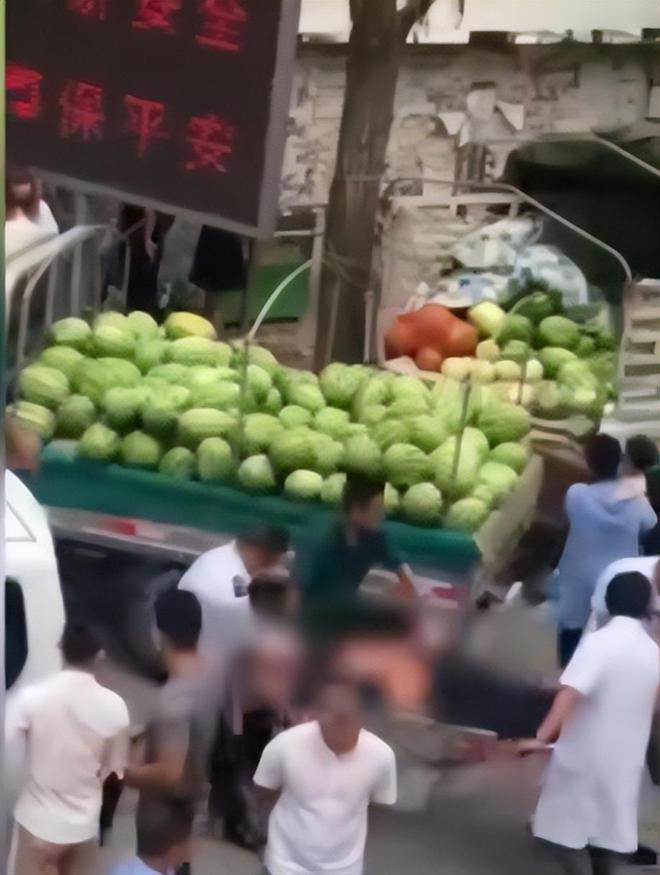 正阳县瓜贩刺死城管一案开庭_沈阳小贩刺死城管案判决_兰州“瓜农刺死城管”案4年后开庭