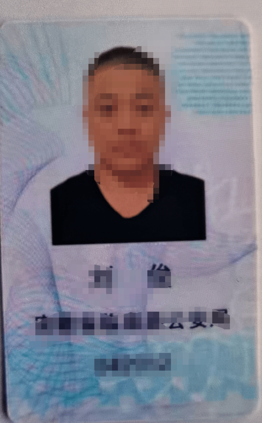 男子开假军车被查_假军车偷逃过路费案_查获假军车视频