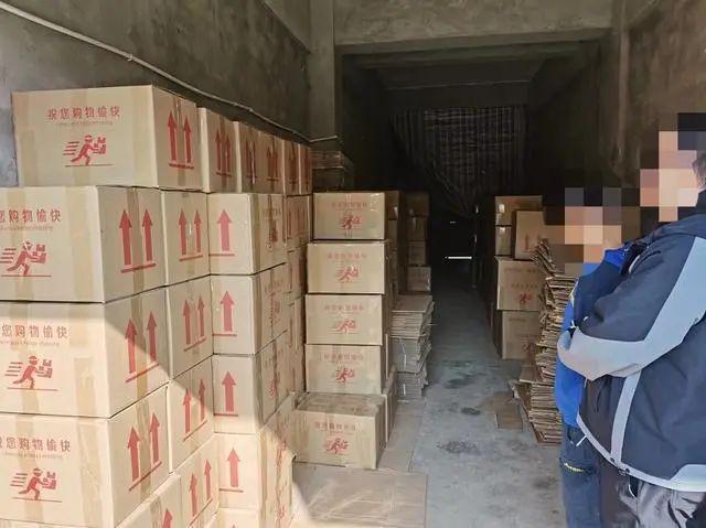 79年茅台黄瓶红盖_双腿绑14瓶茅台入境_黑瓶飞天茅台53度价格