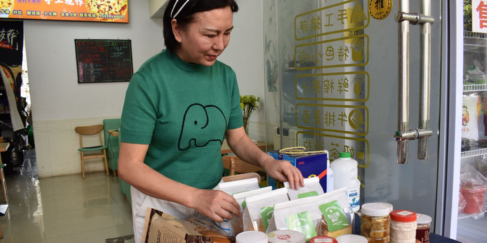 淄博烧烤店主劝退排队顾客_店主写给顾客暖心的话_设顾客排队等待